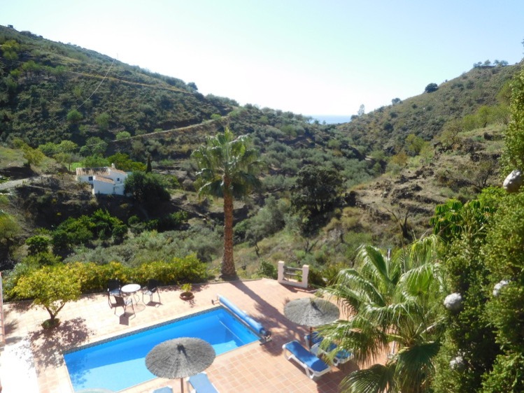 A holiday home with heated pool and se view can be easily rented through Spain Rural. The Andalusian rental company.